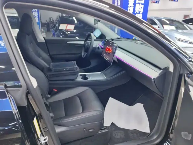 Tesla Model Y — Фото автомобиля 24