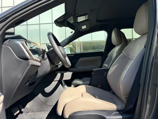 Volvo XC70 Plug-in Hybrid — Фото автомобиля 9