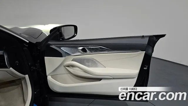 BMW 8 Series G15 — Фото автомобиля 24