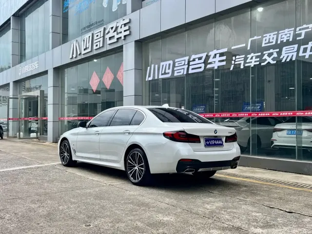 BMW 5 Series — Фото автомобиля 4