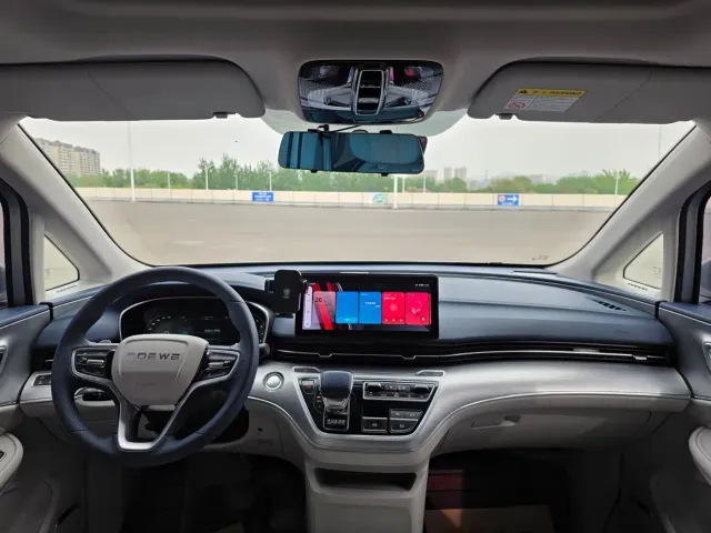 Roewe iMAX8 — Фото автомобиля 18
