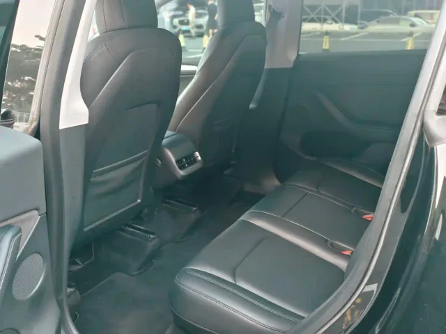Tesla Model Y — Фото автомобиля 10