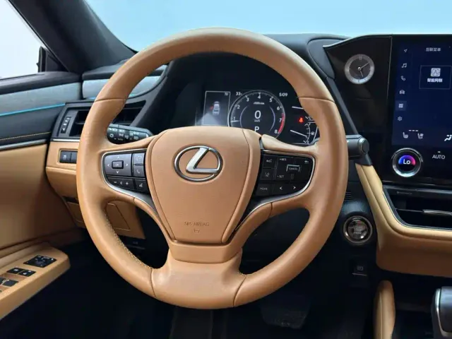 Lexus ES — Фото автомобиля 12