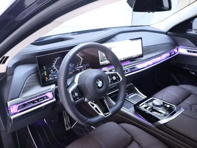 BMW 7 Series — Фото автомобиля 11