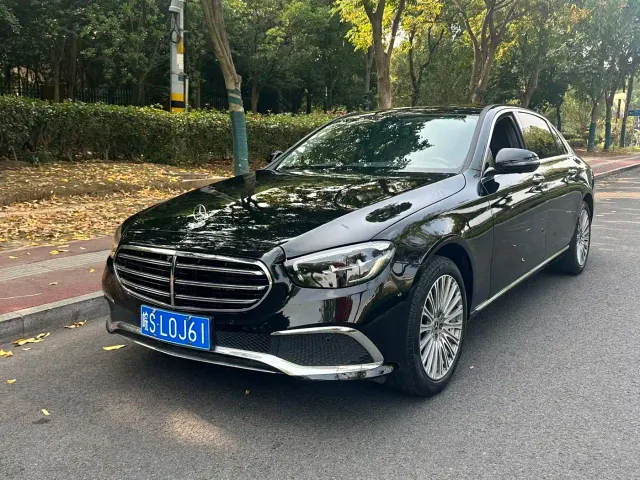 Фотография автомобиля — Mercedes-Benz E-Class