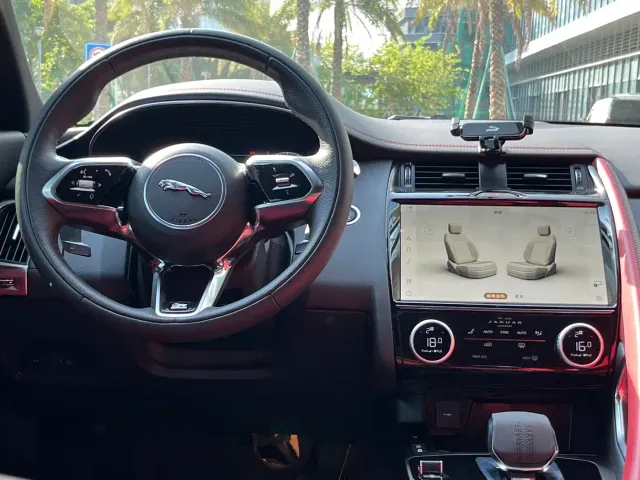 Jaguar E-PACE — Фото автомобиля 11