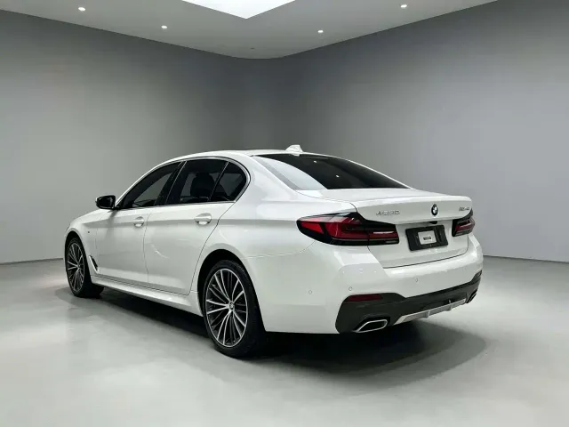 BMW 5 Series — Фото автомобиля 6