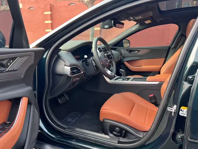 Jaguar XEL — Фото автомобиля 15