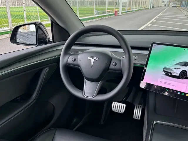 Tesla Model Y — Фото автомобиля 18