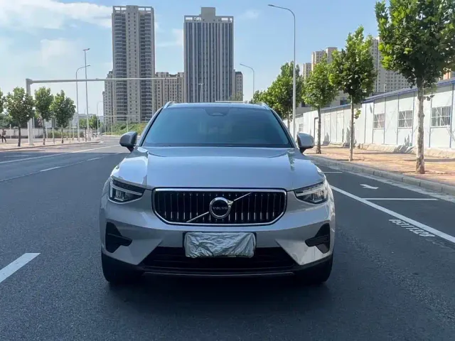 Volvo XC40 — Фото автомобиля 3