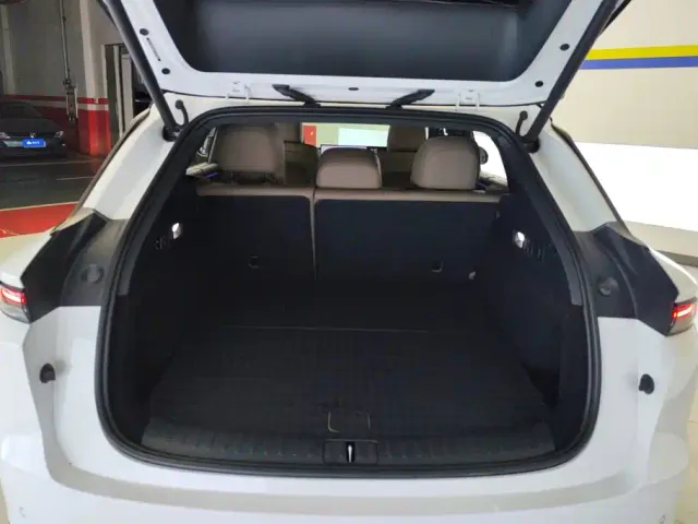 Li Auto i6 — Фото автомобиля 4