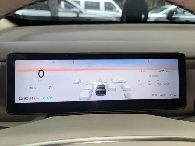 Leapmotor B10 — Фото автомобиля 11