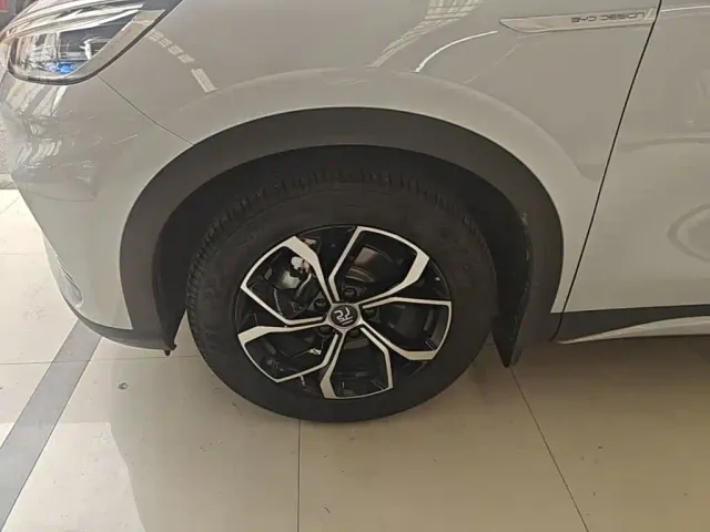 BYD Yuan PLUS — Фото автомобиля 22