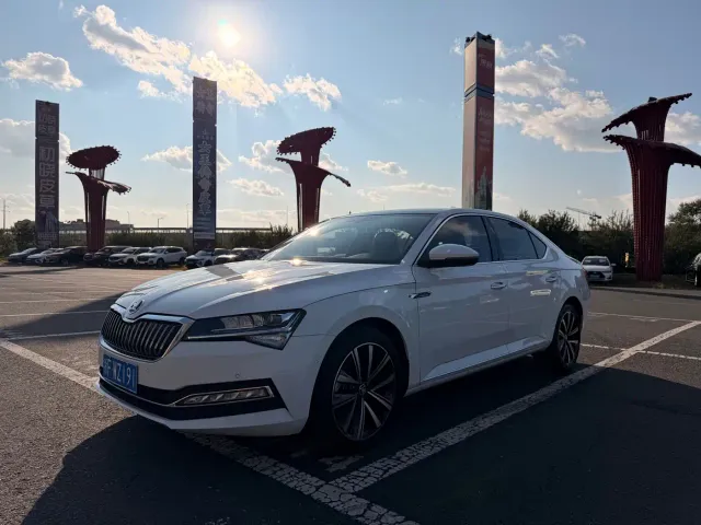 Фотография автомобиля — Skoda Superb