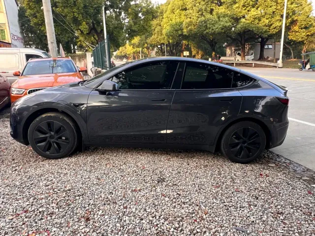 Tesla Model Y — Фото автомобиля 15