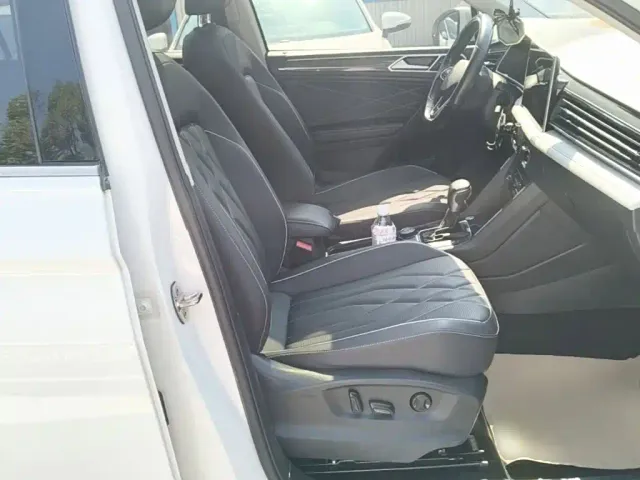 Volkswagen Tiguan L — Фото автомобиля 24