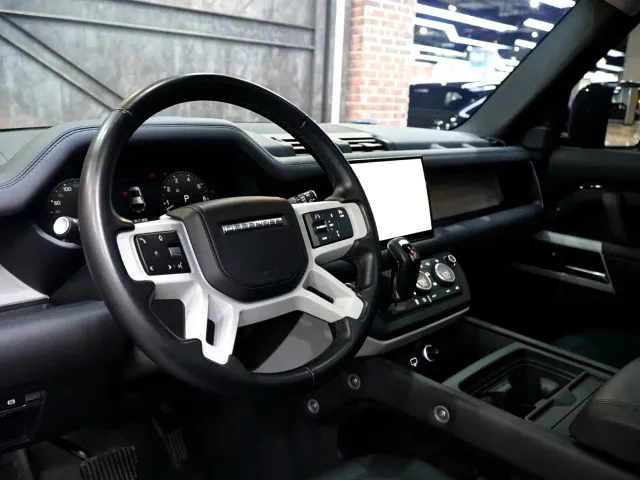 Land Rover Defender — Фото автомобиля 6