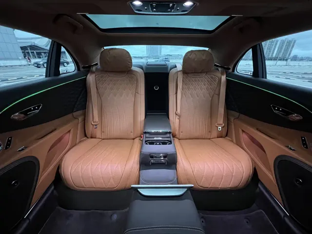 Bentley Flying Spur — Фото автомобиля 10
