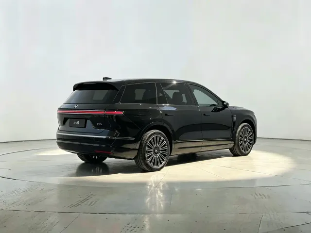 Nio ES8 — Фото автомобиля 8