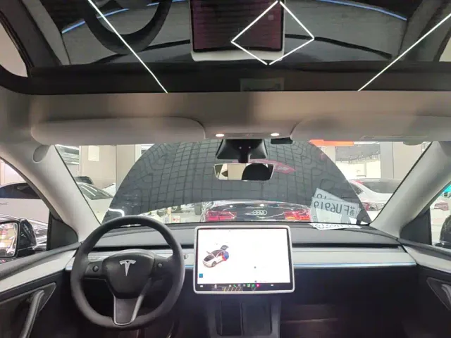 Tesla Model Y — Фото автомобиля 17