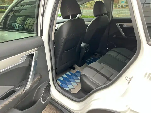 Geely Binyue — Фото автомобиля 7