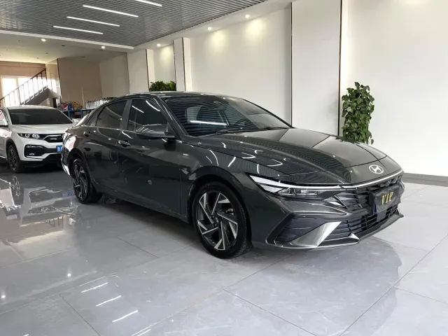 Hyundai Elantra — Фото автомобиля 8