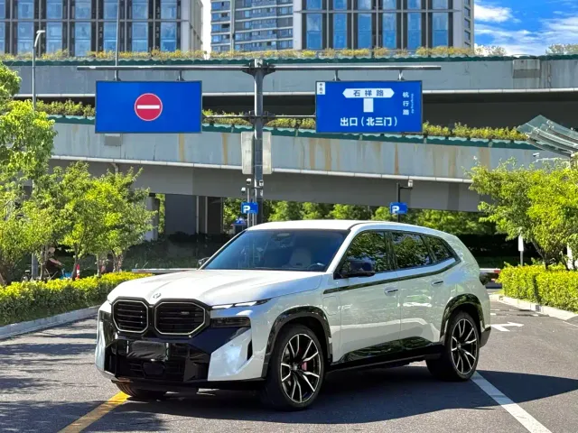 BMW XM — Фото автомобиля 3
