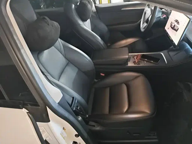Tesla Model Y — Фото автомобиля 24