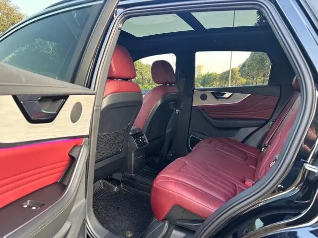 Hongqi HS5 — Фото автомобиля 11