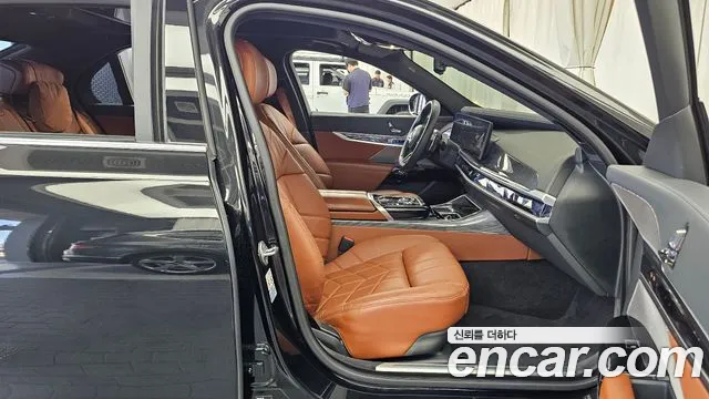 BMW 7-Series 7 серия (G70) 740i xDrive M Sport — Фото автомобиля 11