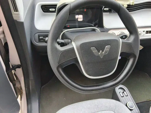 Wuling Hongguang Mini EV — Фото автомобиля 11