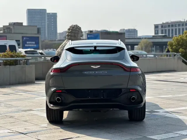 Aston Martin DBX — Фото автомобиля 9