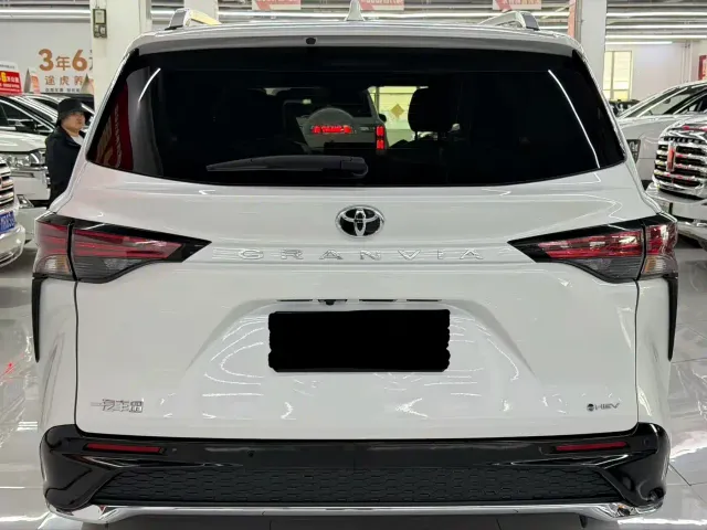 Toyota Granvia — Фото автомобиля 7