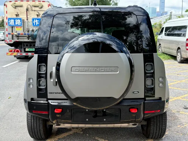 Land Rover Defender — Фото автомобиля 5