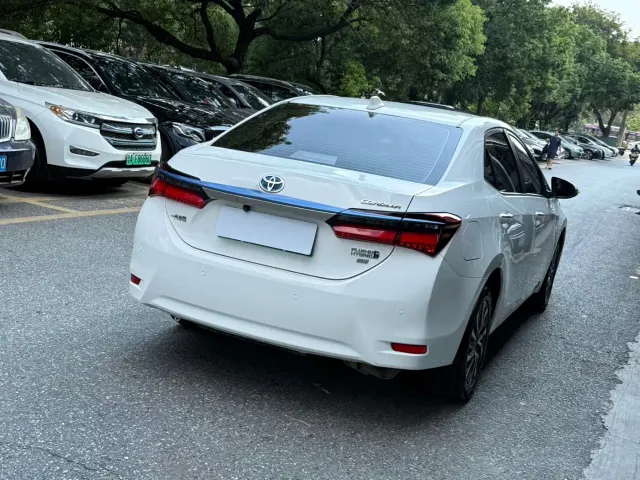 Toyota Corolla Twin Engine E+ — Фото автомобиля 4