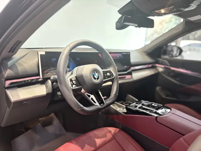 BMW 5 Series — Фото автомобиля 14