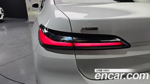 BMW 7-Series — Фото автомобиля 23