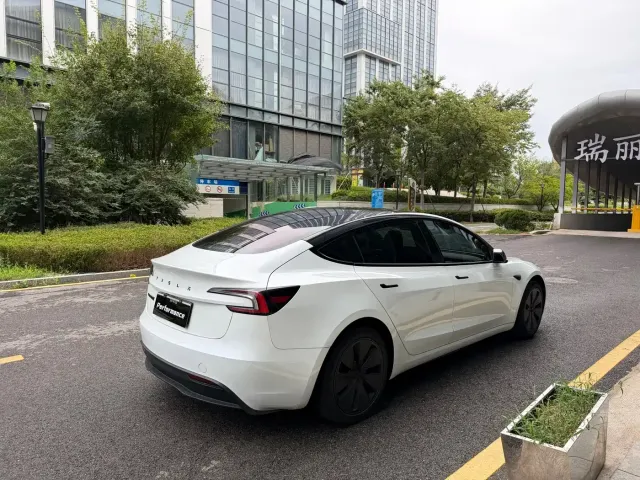 Tesla Model 3 2023 Rear-Wheel Drive — Фото автомобиля 6