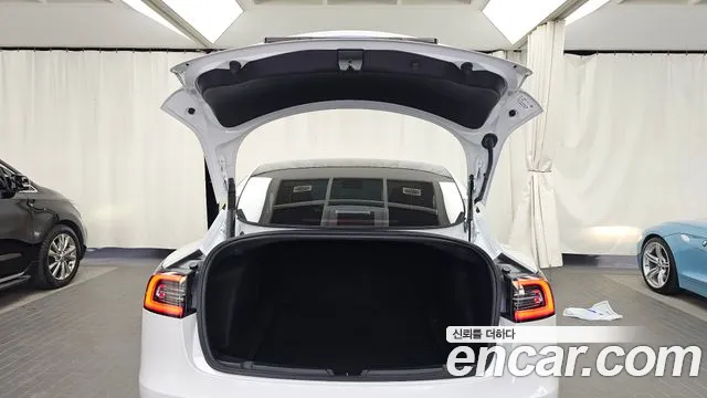 Tesla Model 3 — Фото автомобиля 26