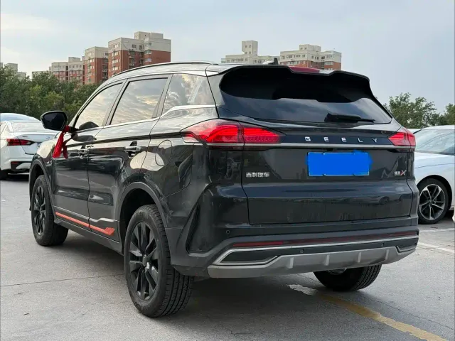 Geely Boyue — Фото автомобиля 9