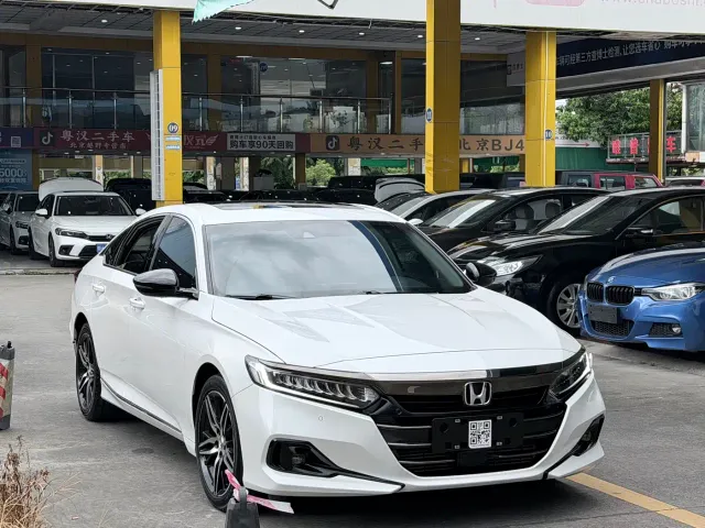 Honda Accord — Фото автомобиля 3