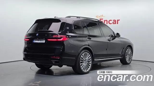 BMW X7 — Фото автомобиля 2