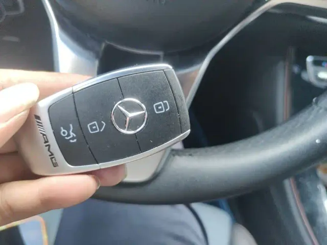 Mercedes-Benz EQC — Фото автомобиля 9