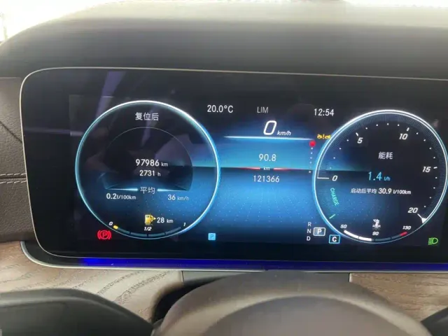 Mercedes-Benz E-Class — Фото автомобиля 8