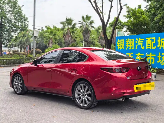 Mazda Axela — Фото автомобиля 10