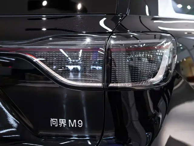 Aito M9 — Фото автомобиля 10