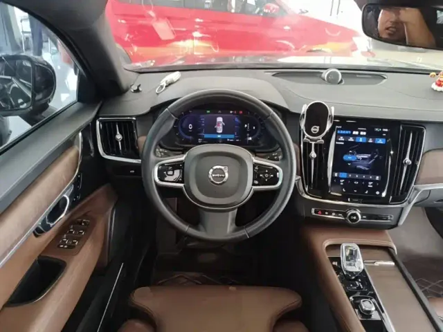 Volvo S90 — Фото автомобиля 10