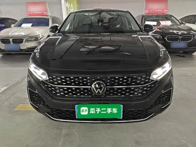 Volkswagen Passat — Фото автомобиля 2