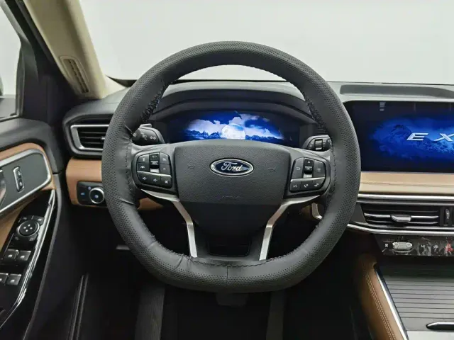 Ford Explorer — Фото автомобиля 11