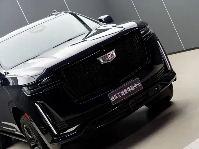 Cadillac Escalade — Фото автомобиля 6